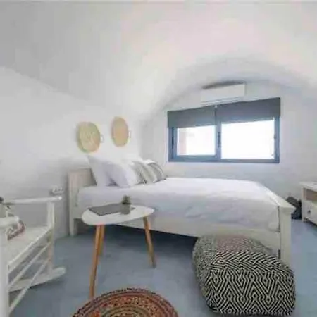 Jaccuzzi Romantic In Firostefani,sea View! Apartamento *
