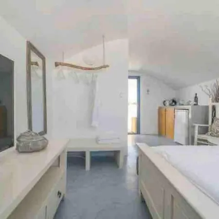Apartment Jaccuzzi Romantic In Firostefani,sea View!
