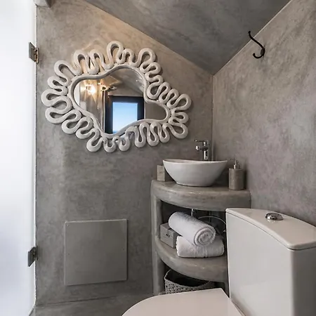 Jaccuzzi Romantic In Firostefani,sea View!